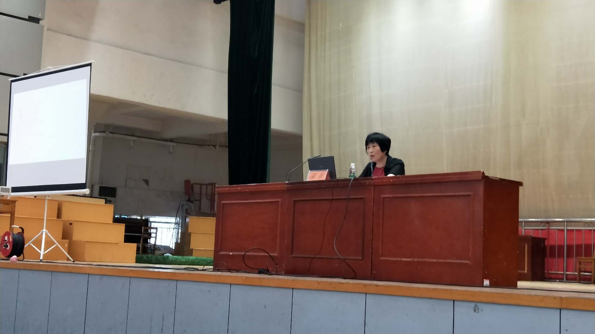 語(yǔ)文分會(huì)場(chǎng),主講專家:南昌二中吳歆老師